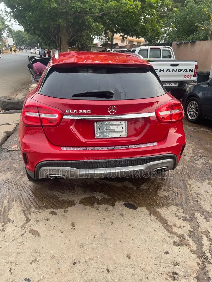 Mercedes-Benz GLA 250 2015 Red
