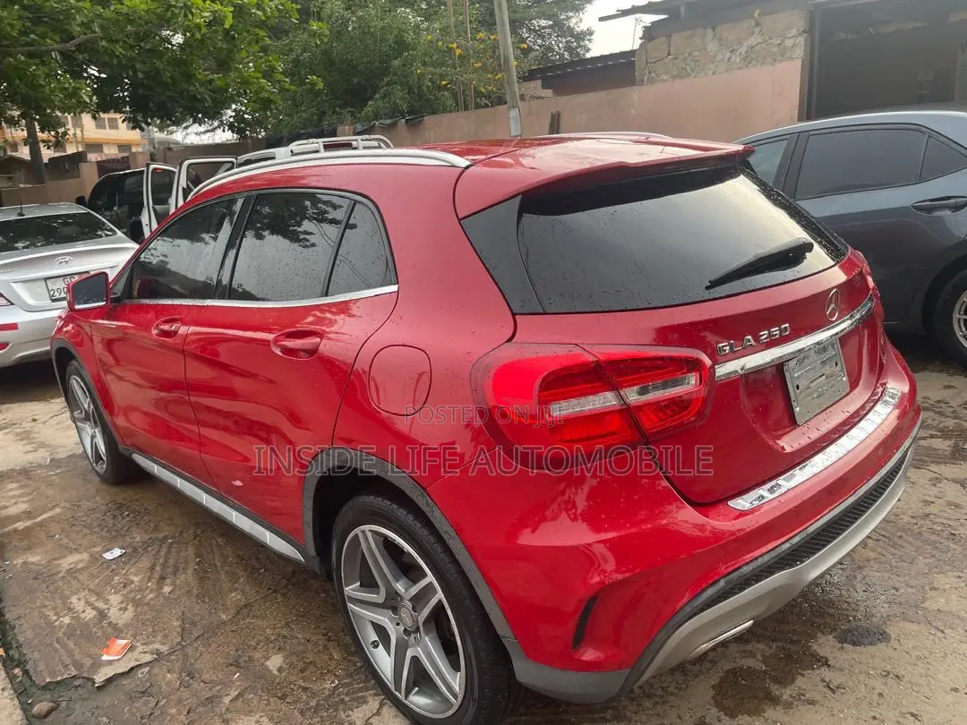 Mercedes-Benz GLA 250 2015 Red
