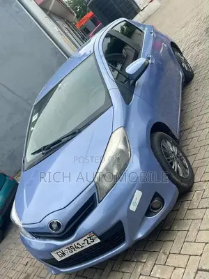 Toyota Vitz 1.3 FWD 5dr 2012 Blue