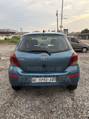 Toyota Vitz 1.5 FWD 5dr 2010 Blue