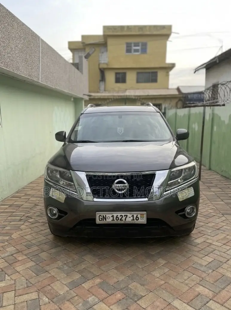 Nissan Pathfinder SV 4dr 4x4 (3.5L 6cyl) 2016 Gray