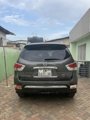 Nissan Pathfinder SV 4dr 4x4 (3.5L 6cyl) 2016 Gray