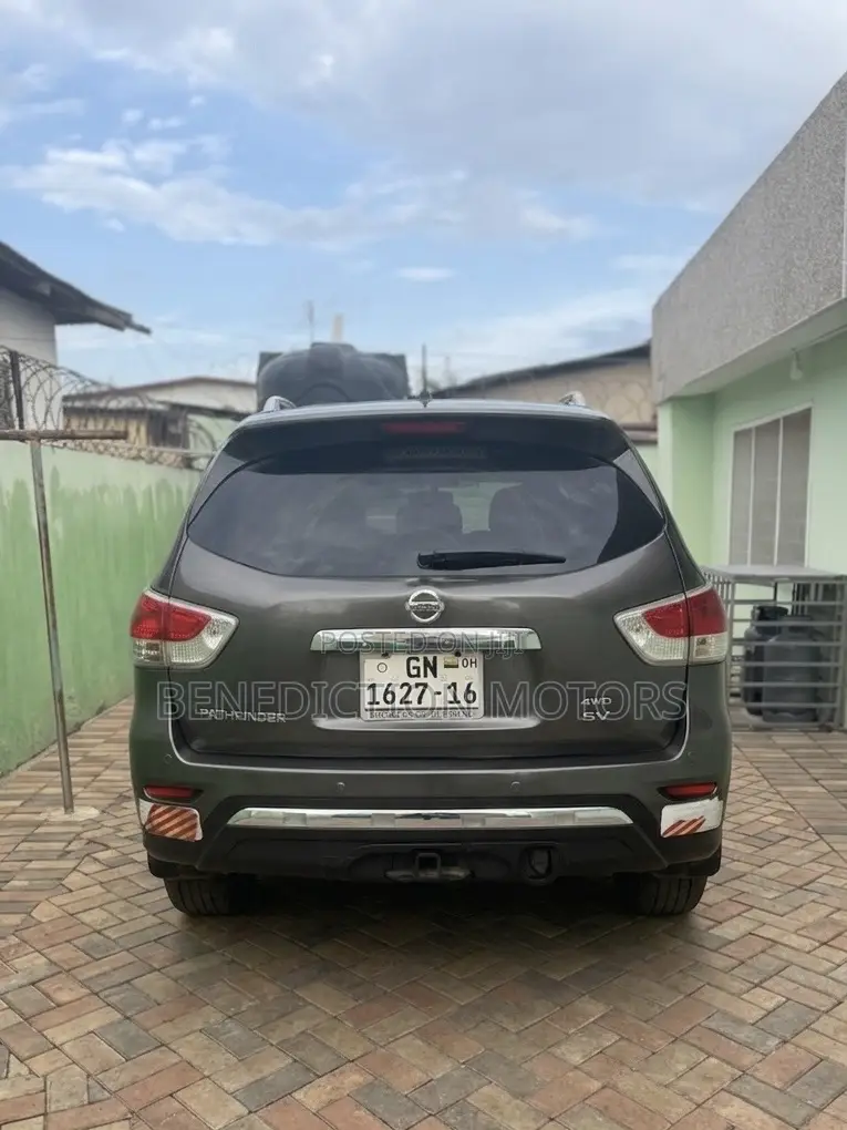 Nissan Pathfinder SV 4dr 4x4 (3.5L 6cyl) 2016 Gray