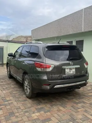 Nissan Pathfinder SV 4dr 4x4 (3.5L 6cyl) 2016 Gray