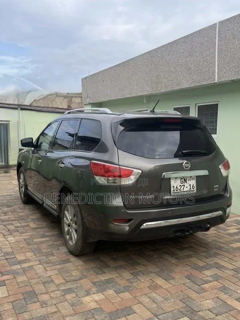 Nissan Pathfinder SV 4dr 4x4 (3.5L 6cyl) 2016 Gray