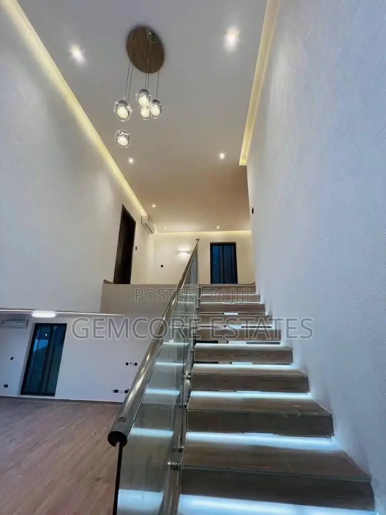 4bdrm House in School Junction, East Legon for sale