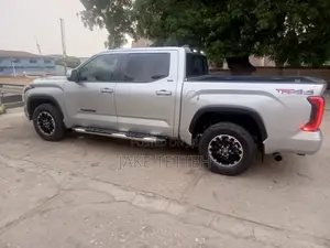 Toyota Tundra 2025 Silver