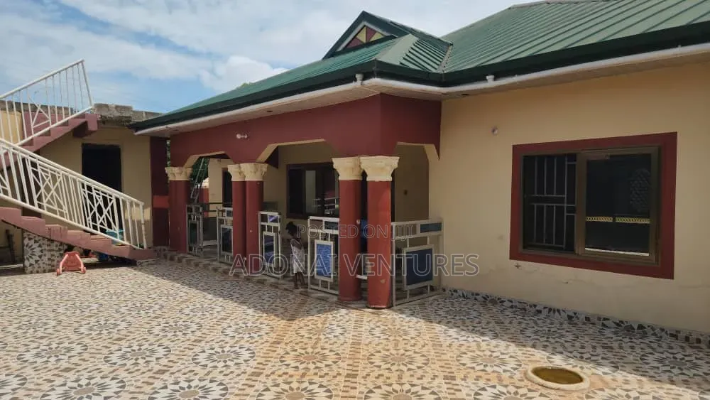 4bdrm House in Santasi Trede, Kumasi Metropolitan for sale