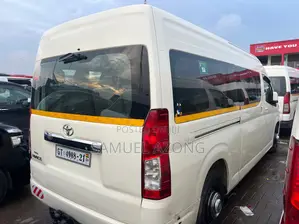 Toyota HiAce 2021 White