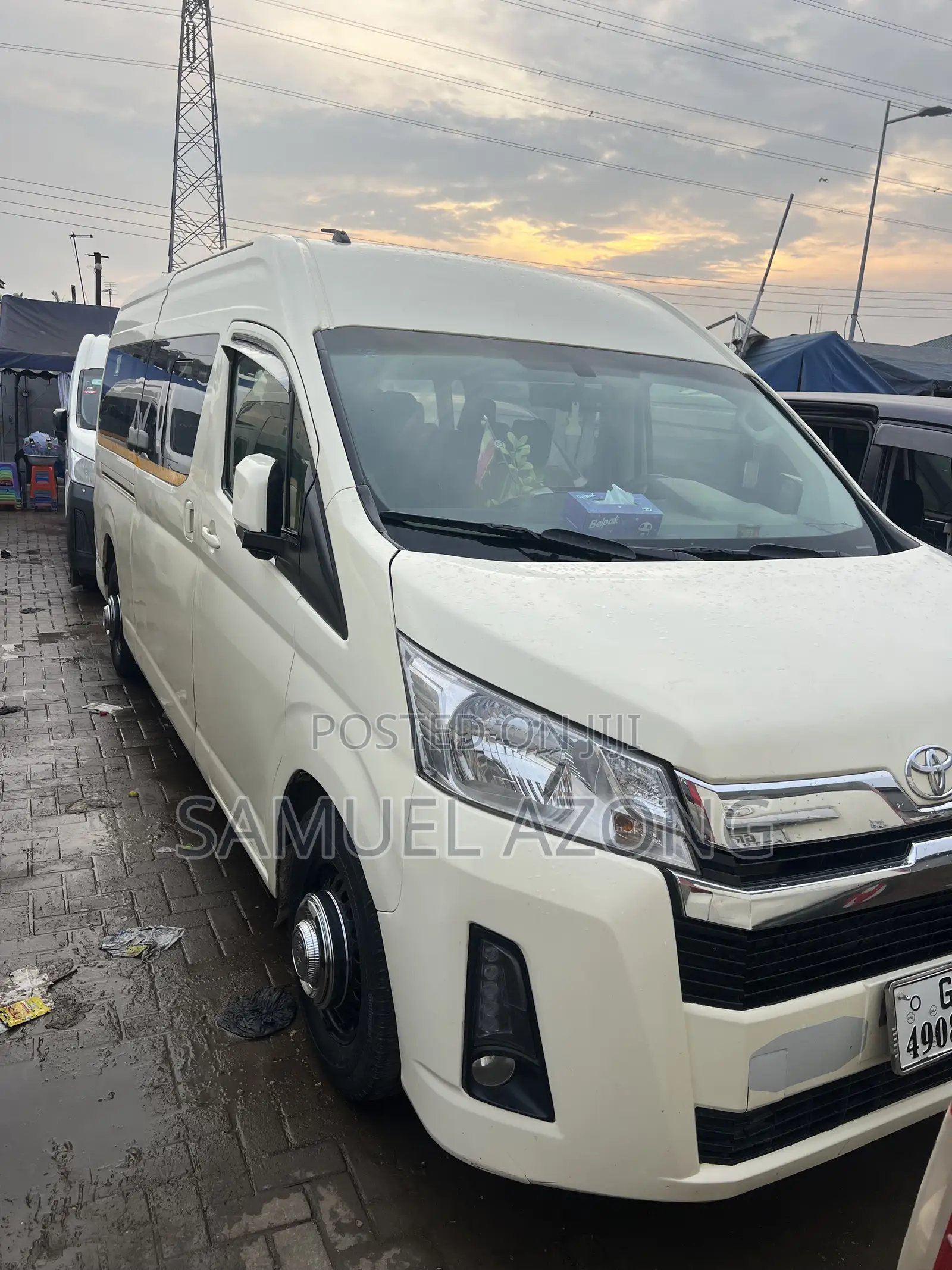 Toyota HiAce 2021 White