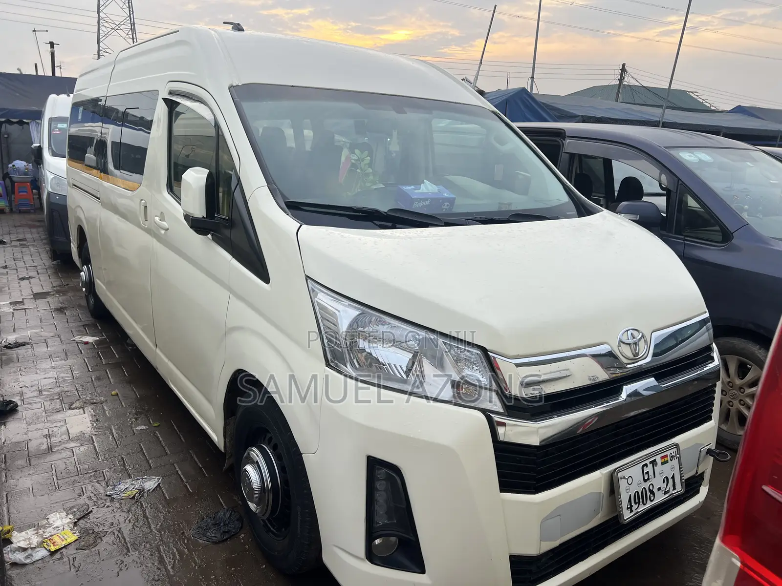 Toyota HiAce 2021 White