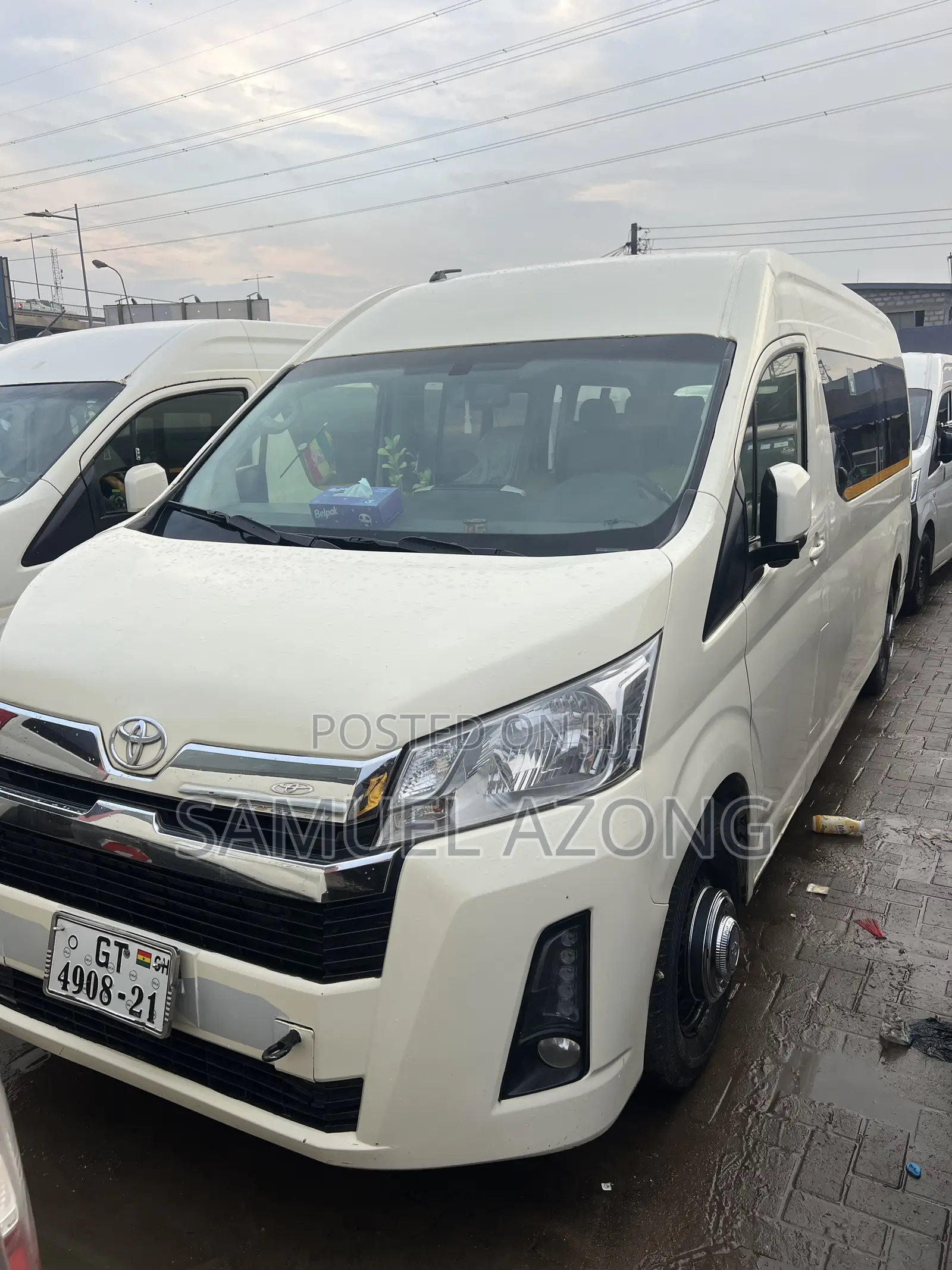 Toyota HiAce 2021 White