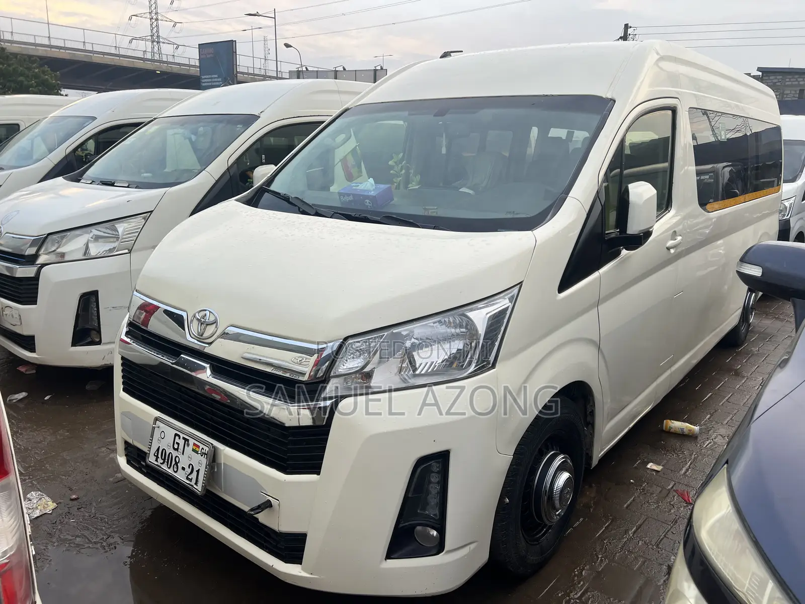 Toyota HiAce 2021 White
