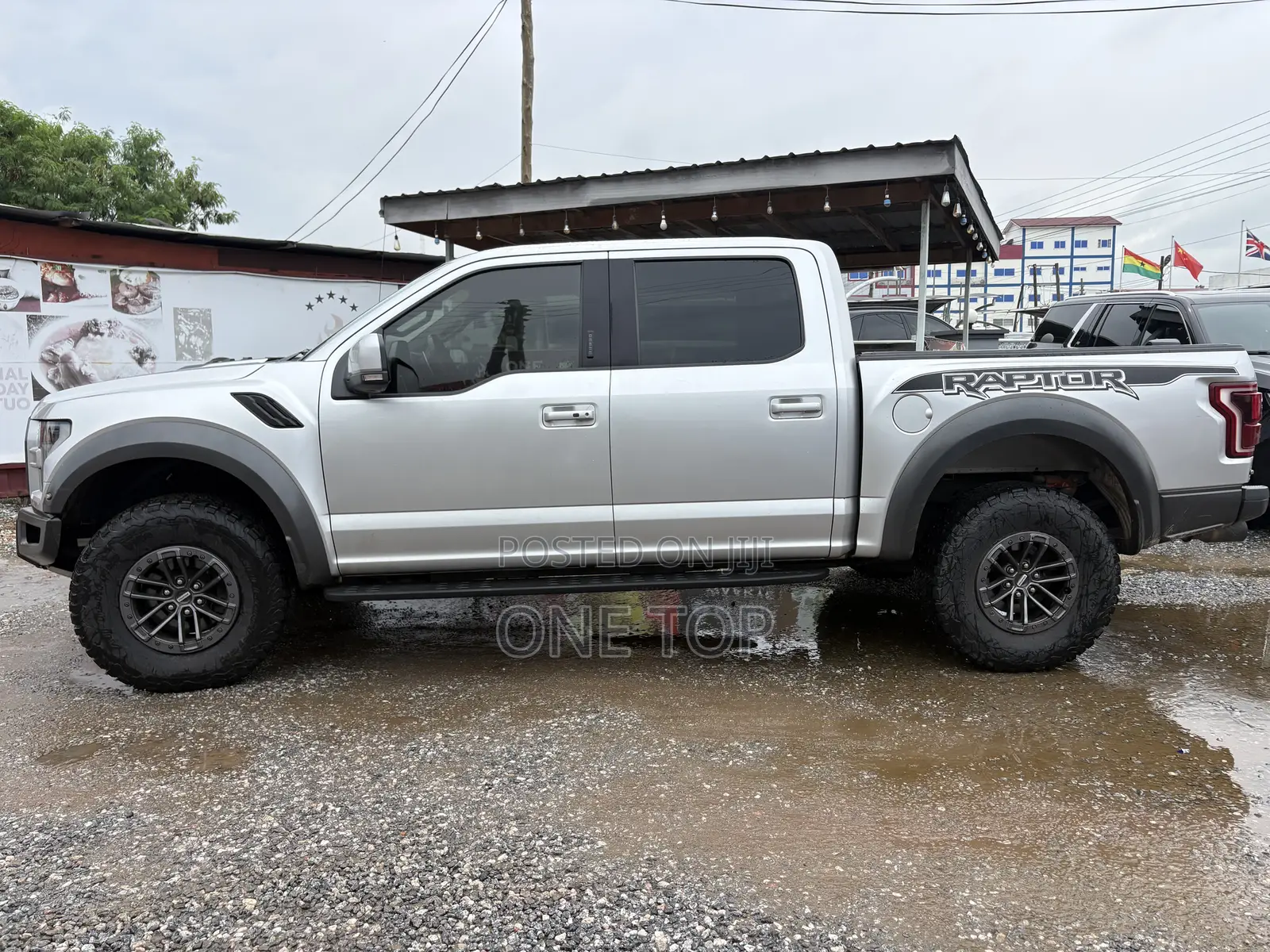 Ford F-150 Raptor 4x4 SuperCrew Cab Styleside 5.5 ft. box 145 in. WB Silver