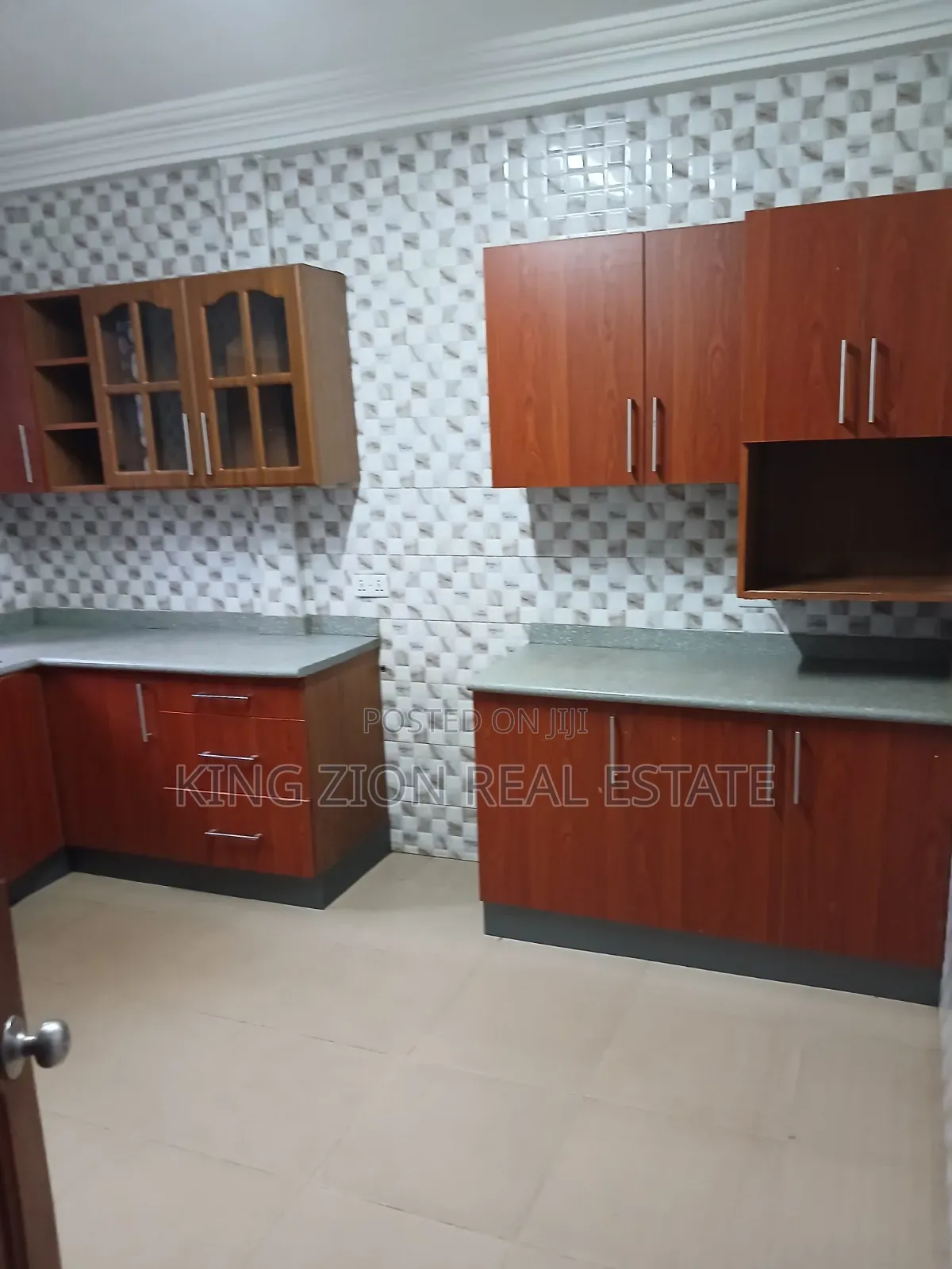 4bdrm Apartment in Kingzionreal, Market for rent