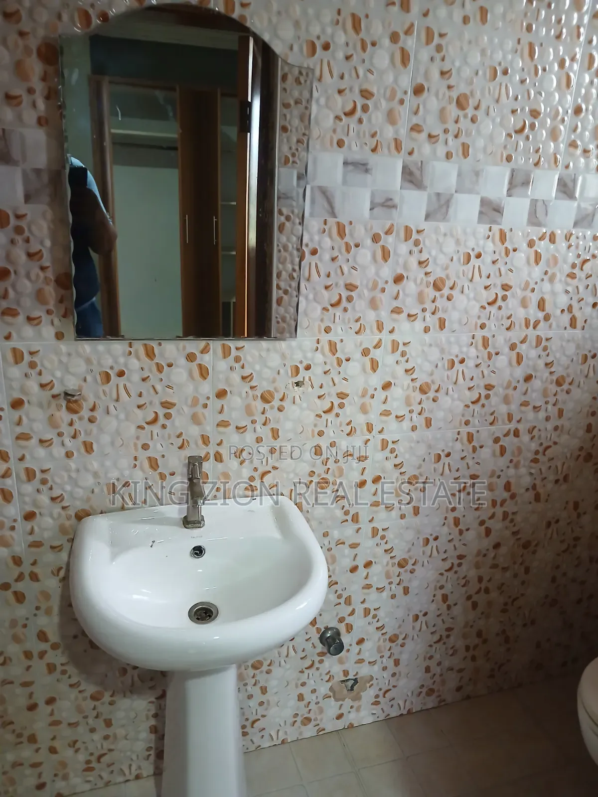 4bdrm Apartment in Kingzionreal, Market for rent