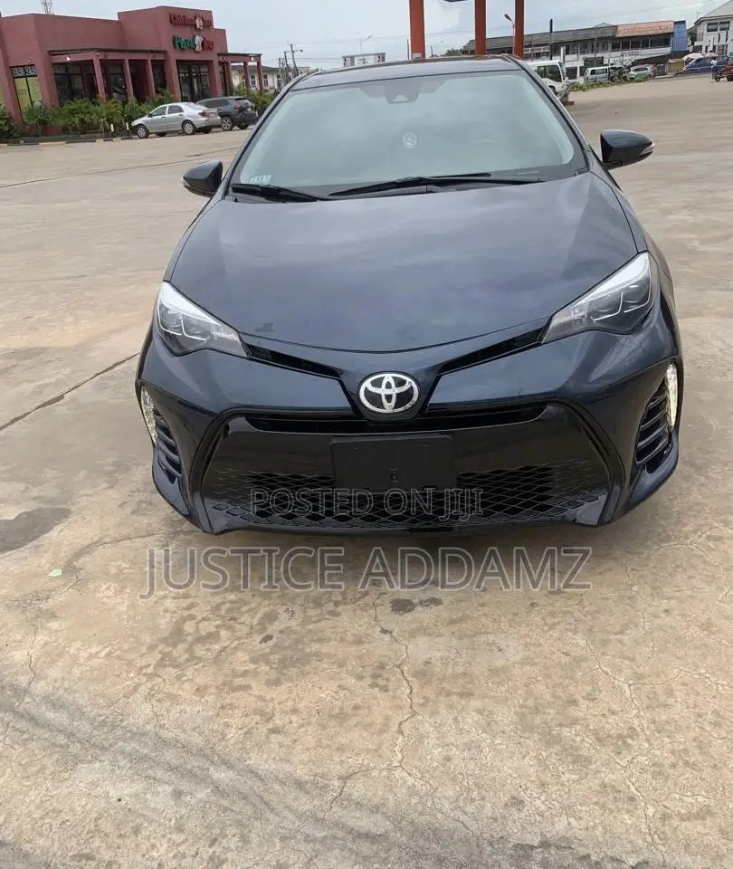 Toyota Corolla SE 4dr Sedan (1.8L 4cyl CVT) 2017
