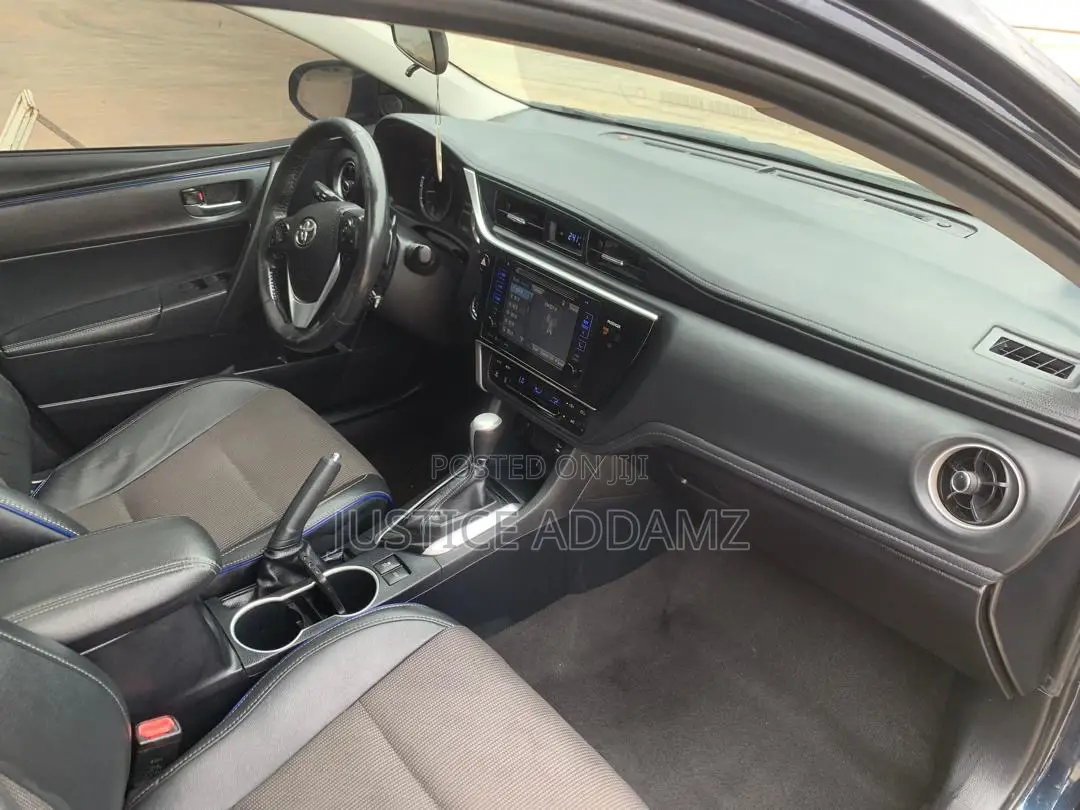 Toyota Corolla SE 4dr Sedan (1.8L 4cyl CVT) 2017
