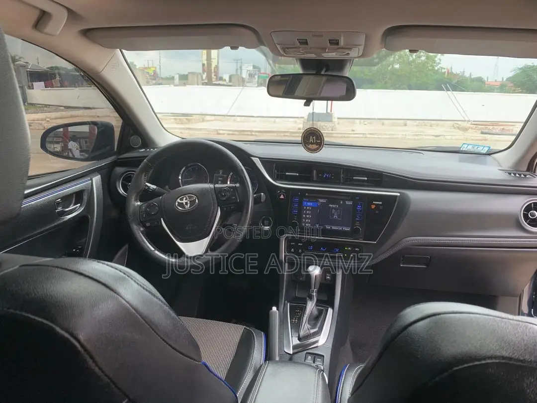 Toyota Corolla SE 4dr Sedan (1.8L 4cyl CVT) 2017