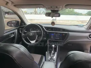 Toyota Corolla SE 4dr Sedan (1.8L 4cyl CVT) 2017