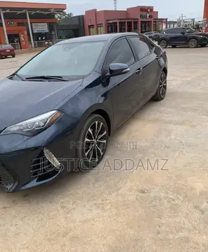 Toyota Corolla SE 4dr Sedan (1.8L 4cyl CVT) 2017