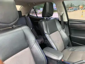 Toyota Corolla SE 4dr Sedan (1.8L 4cyl CVT) 2017