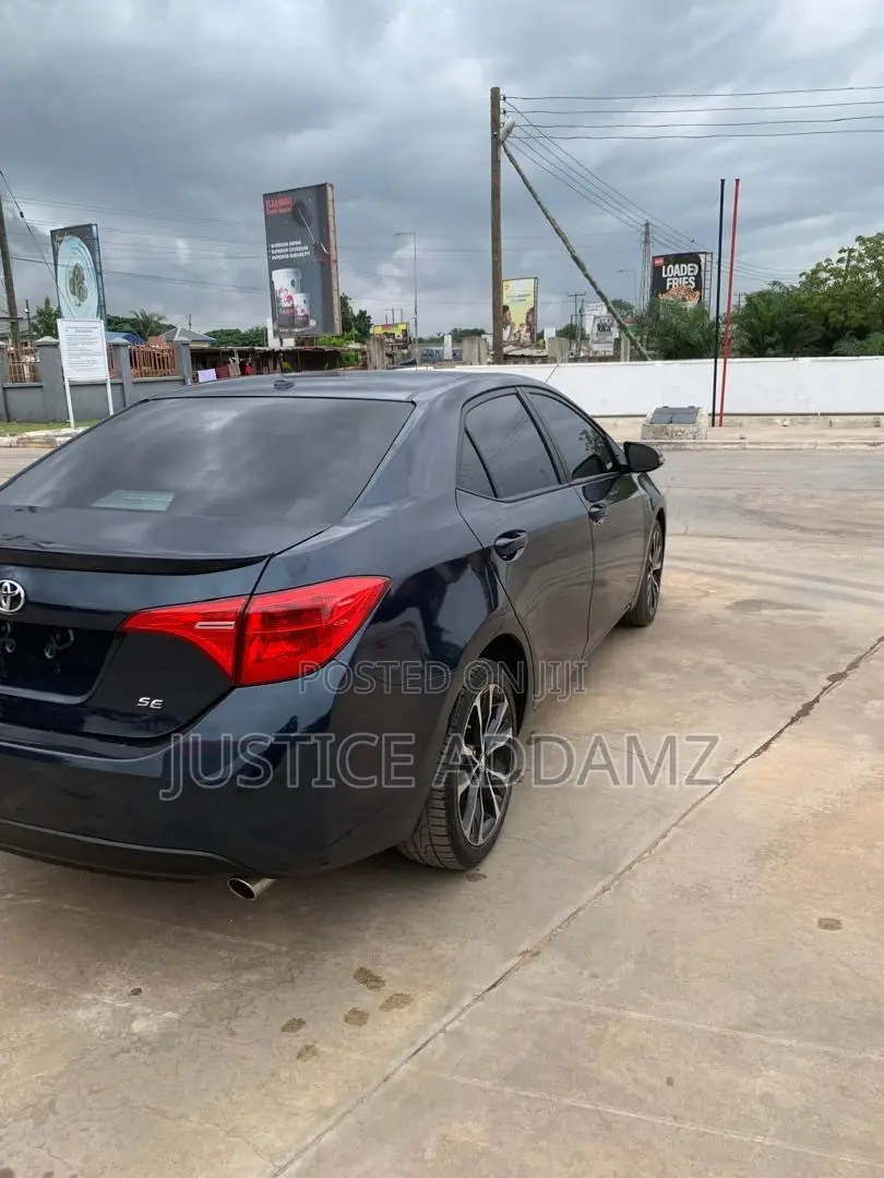 Toyota Corolla SE 4dr Sedan (1.8L 4cyl CVT) 2017