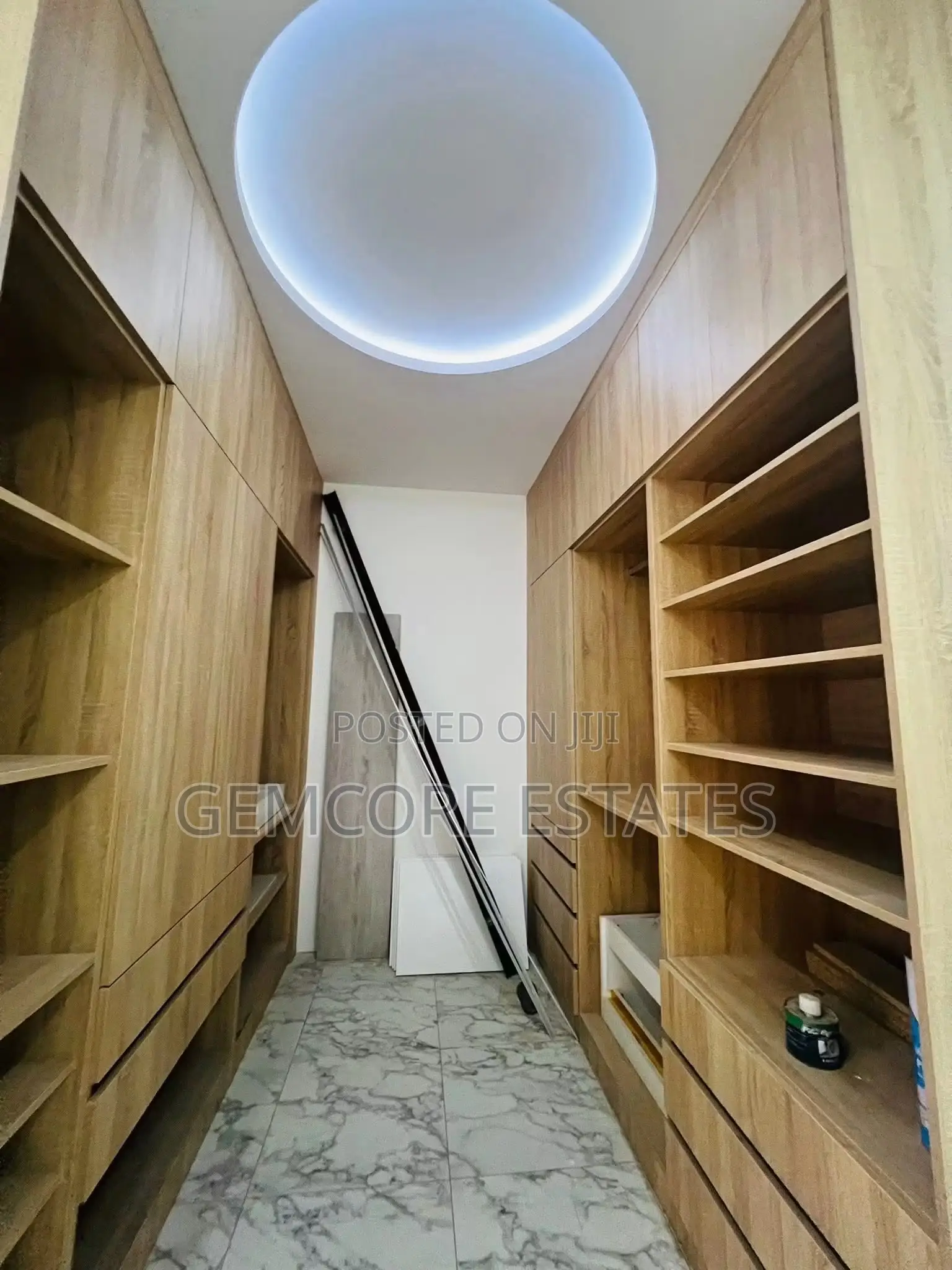 4bdrm House in School Junction, East Legon for sale