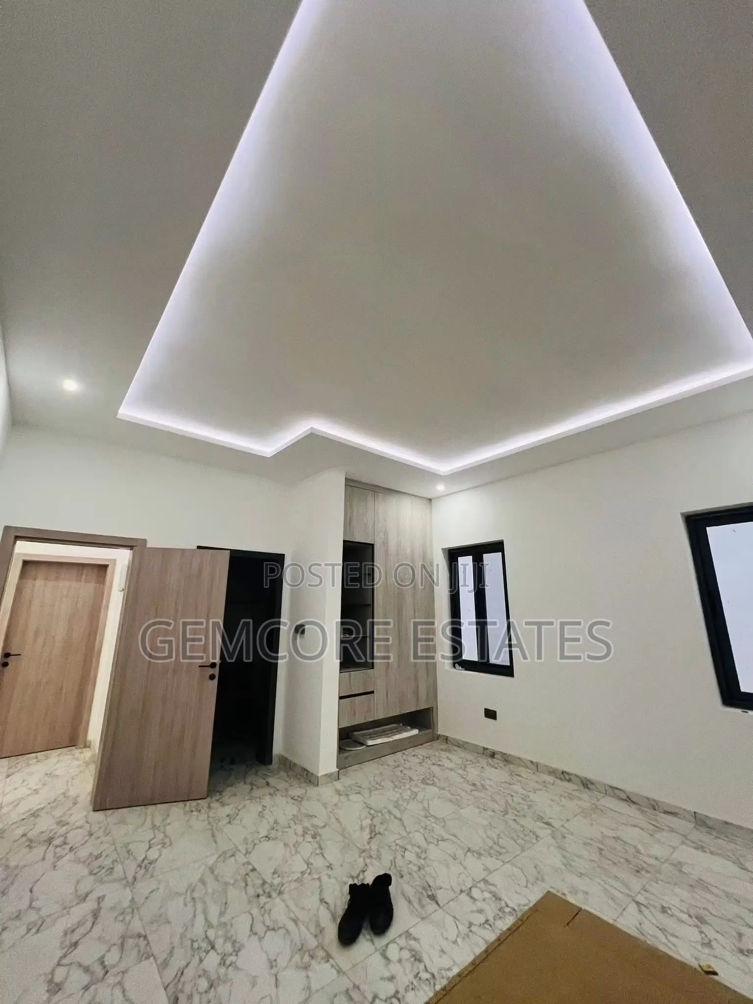 4bdrm House in School Junction, East Legon for sale