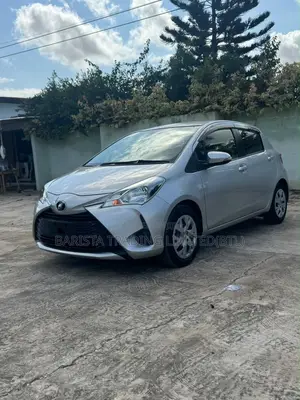 Toyota Vitz 1.3 FWD 5dr 2017 Silver