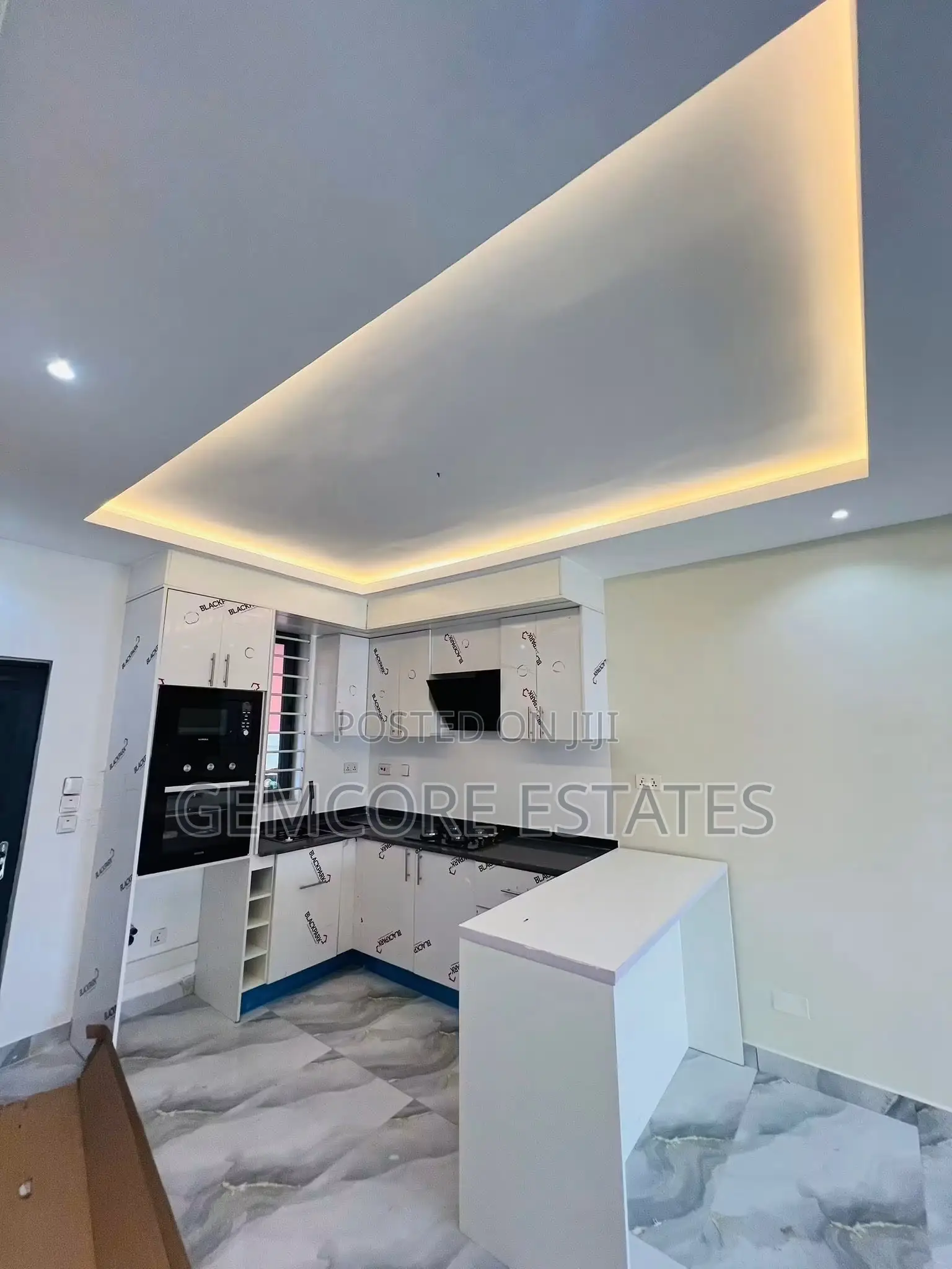 2bdrm Townhouse/Terrace in School Junction, Ashaley Botwe for sale