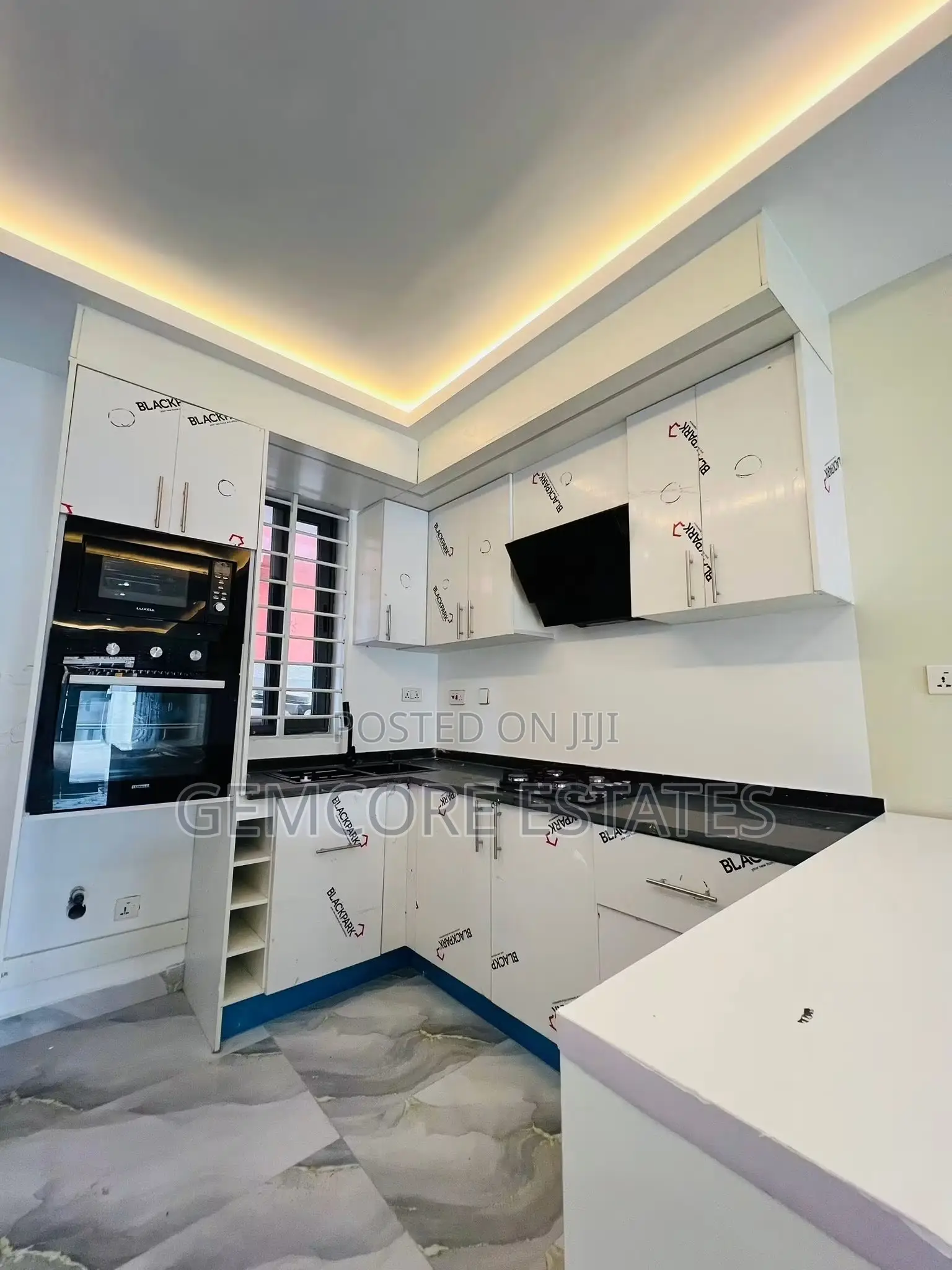 2bdrm Townhouse/Terrace in School Junction, Ashaley Botwe for sale