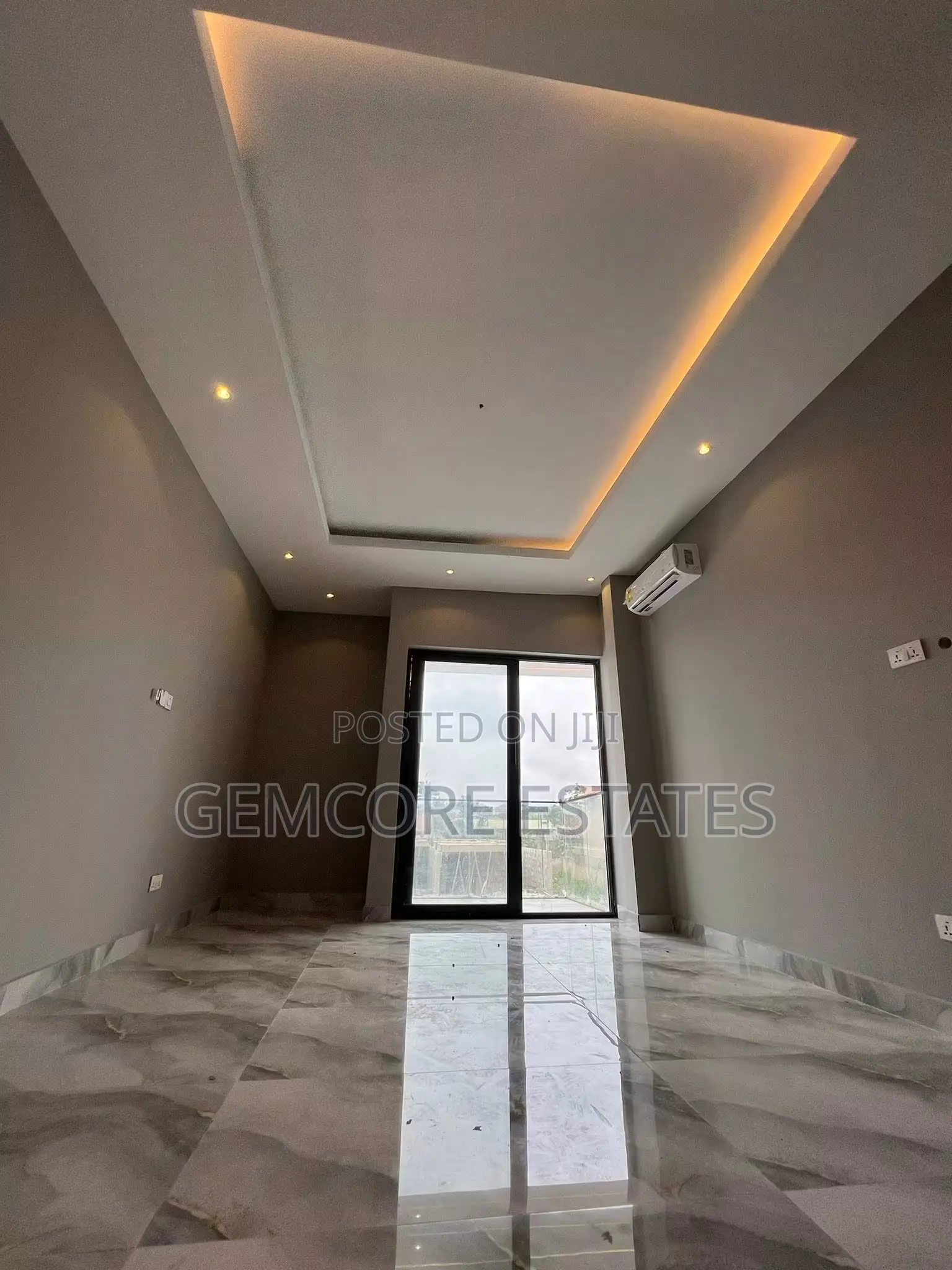 2bdrm Townhouse/Terrace in School Junction, Ashaley Botwe for sale