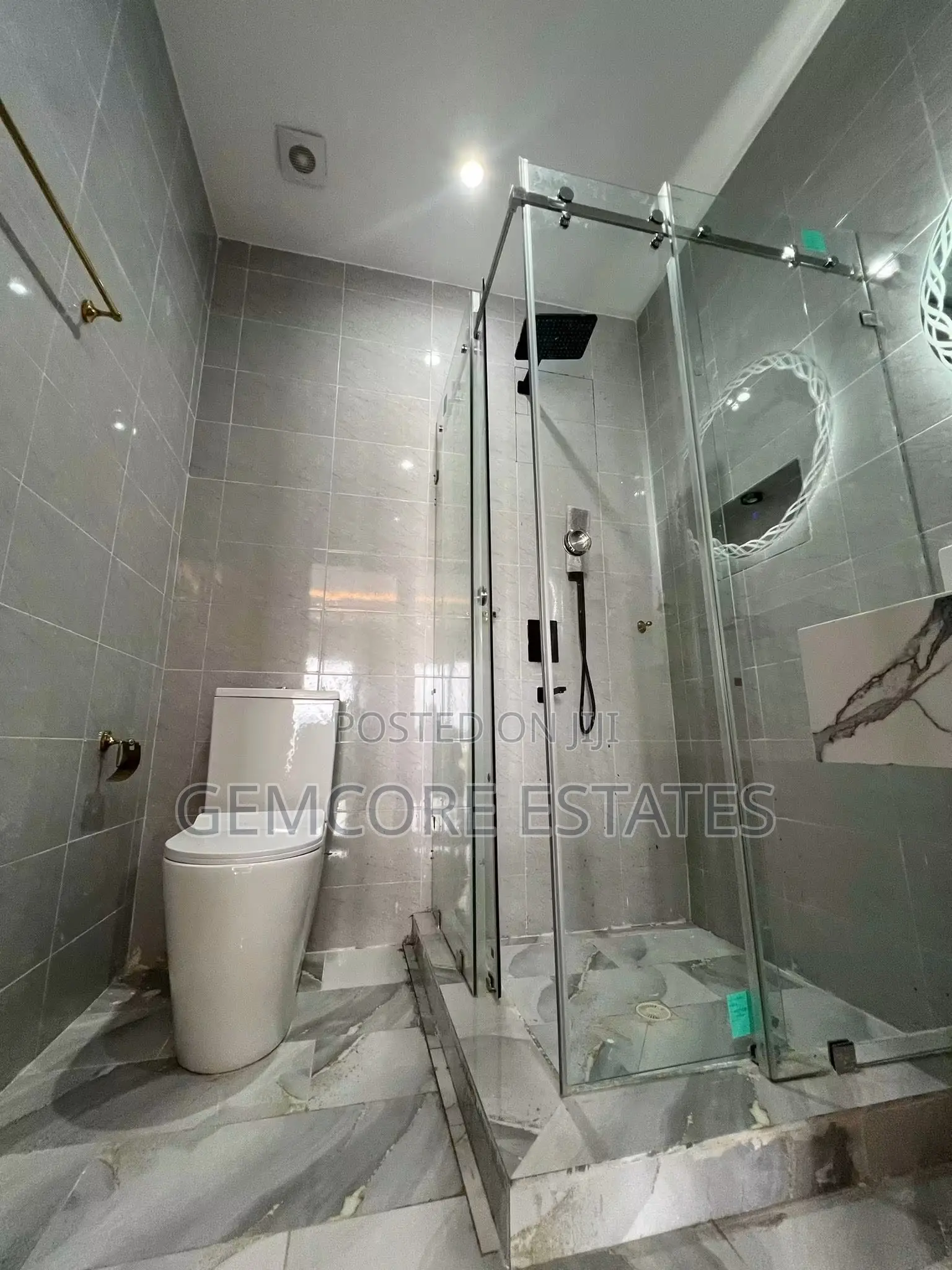 2bdrm Townhouse/Terrace in School Junction, Ashaley Botwe for sale