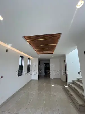 3bdrm House in School Junction, Ashaley Botwe for sale