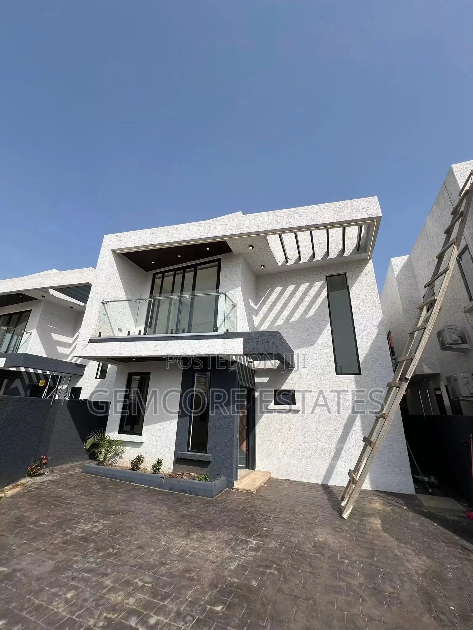 3bdrm House in School Junction, Ashaley Botwe for sale
