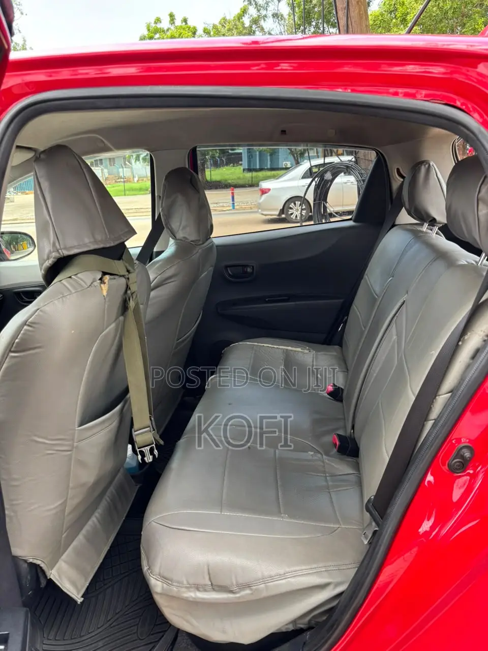 Toyota Vitz 2012 Red