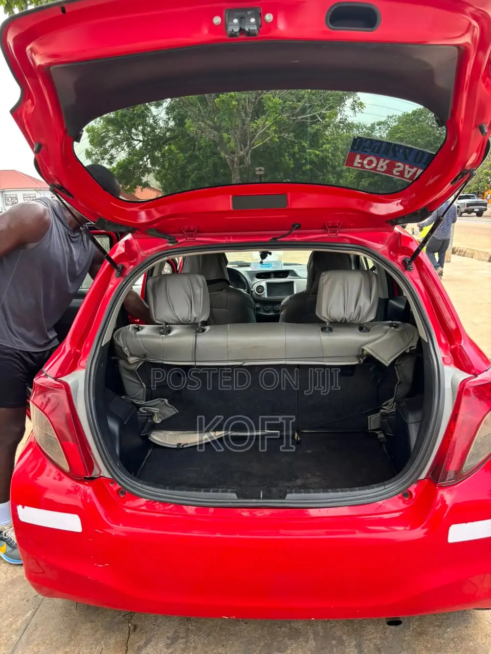 Toyota Vitz 2012 Red