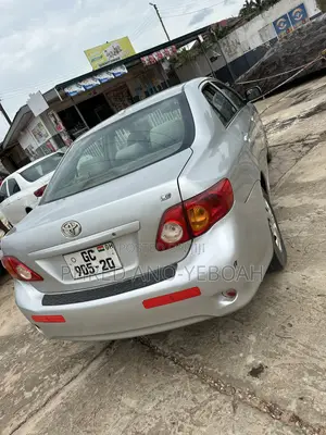 Toyota Corolla LE 4dr Sedan (1.8L 4cyl 4A) 2010 Silver