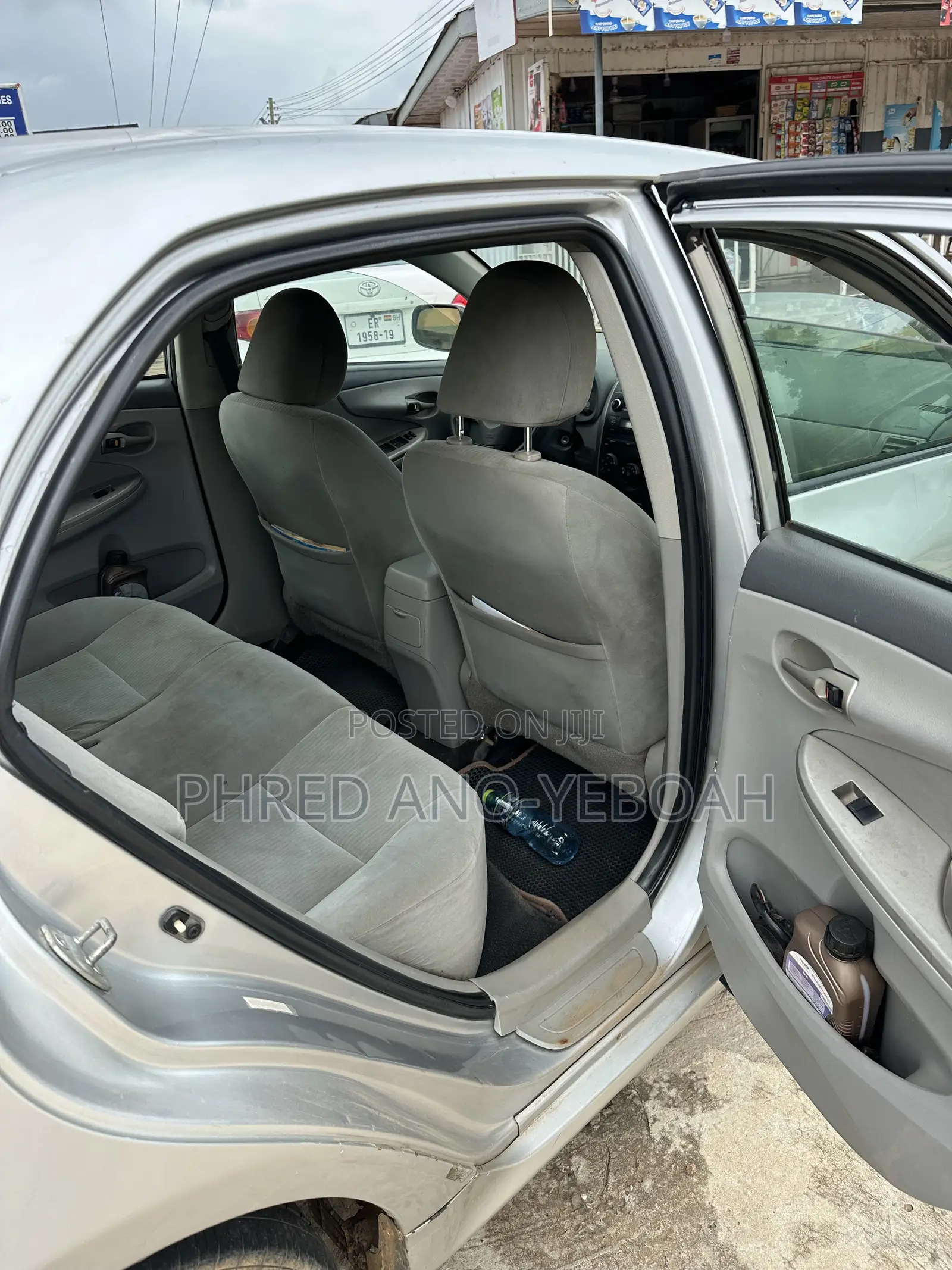 Toyota Corolla LE 4dr Sedan (1.8L 4cyl 4A) 2010 Silver