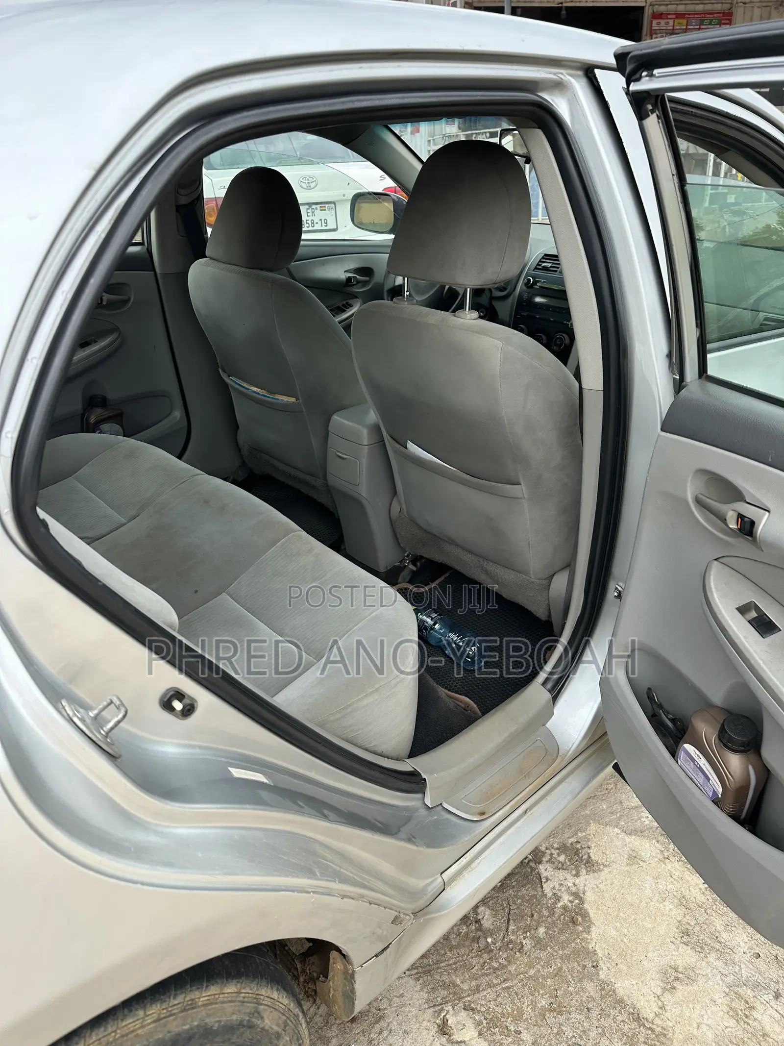 Toyota Corolla LE 4dr Sedan (1.8L 4cyl 4A) 2010 Silver