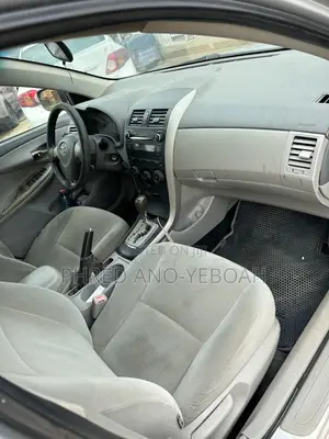 Toyota Corolla LE 4dr Sedan (1.8L 4cyl 4A) 2010 Silver