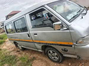 Hyundai H200 2005 Silver