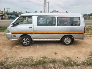 Hyundai H200 2005 Silver