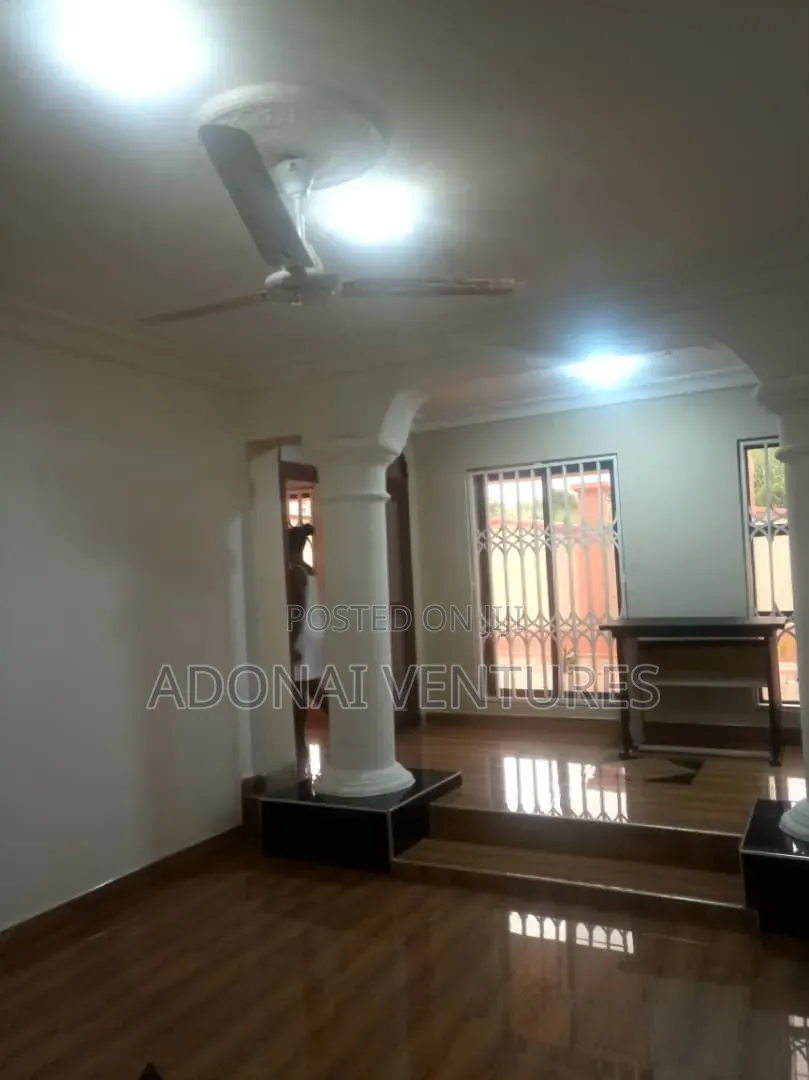 7bdrm House in Tech Anwomaso, Kumasi Metropolitan for sale