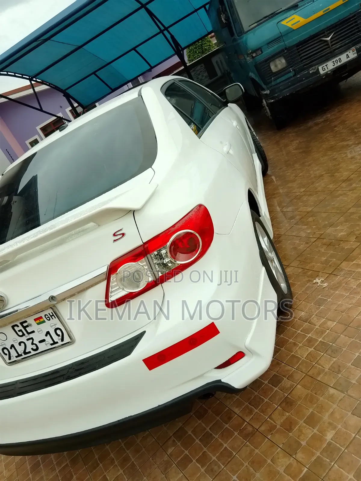 Toyota Corolla 2011 White