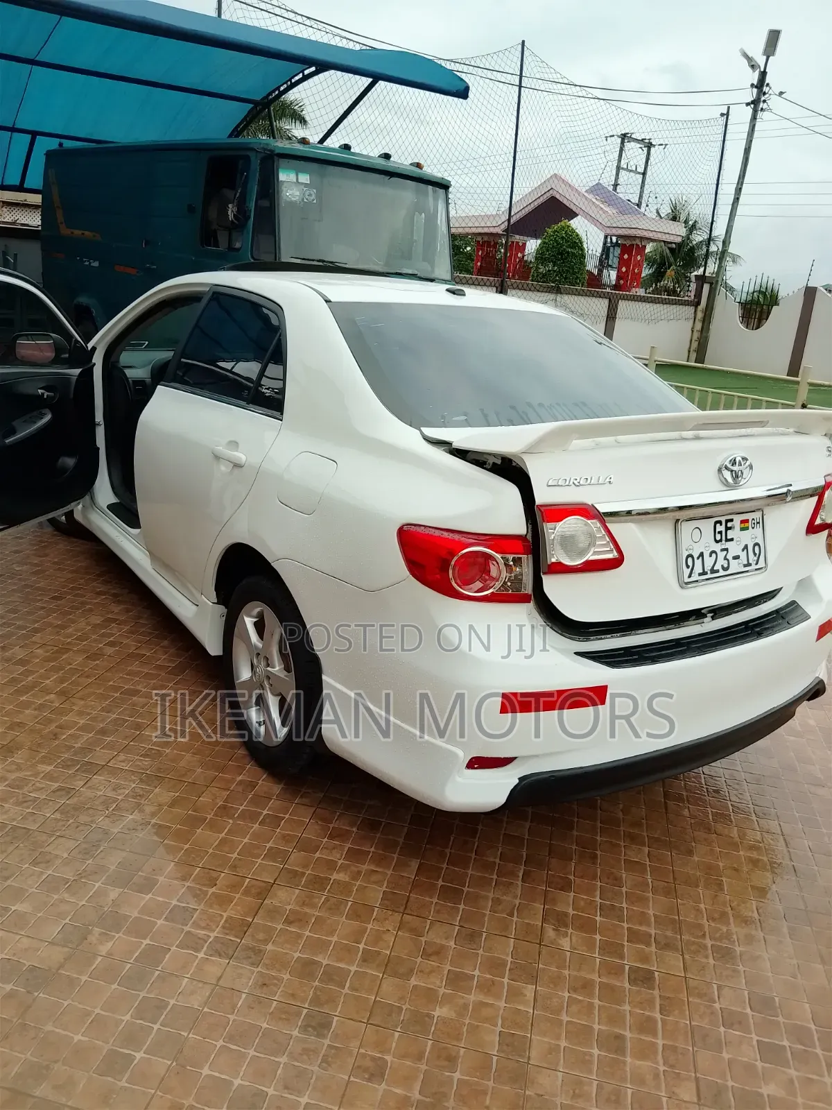 Toyota Corolla 2011 White
