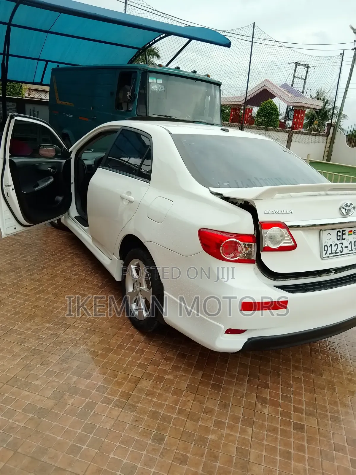 Toyota Corolla 2011 White