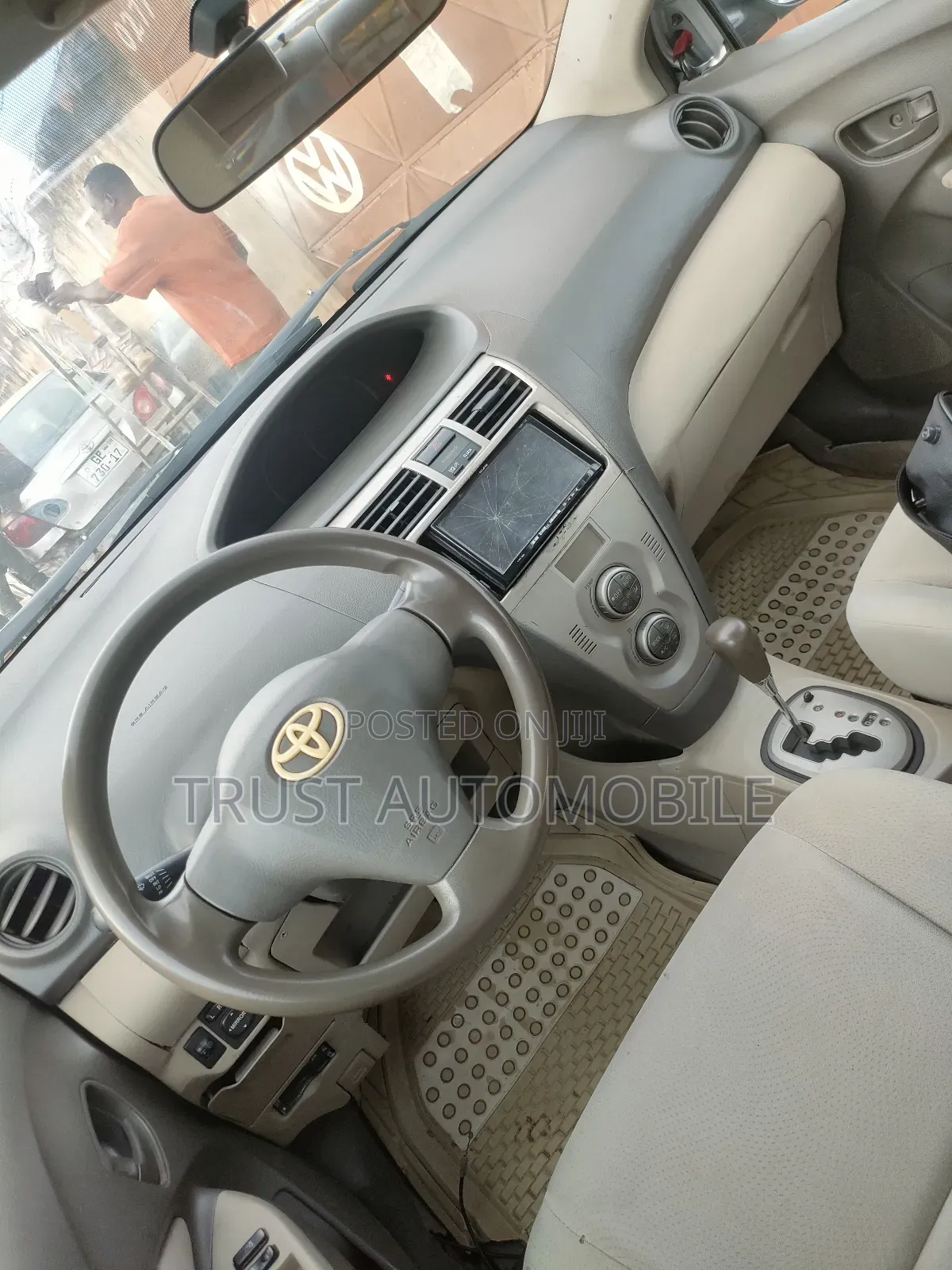 Toyota Belta 2010 Silver