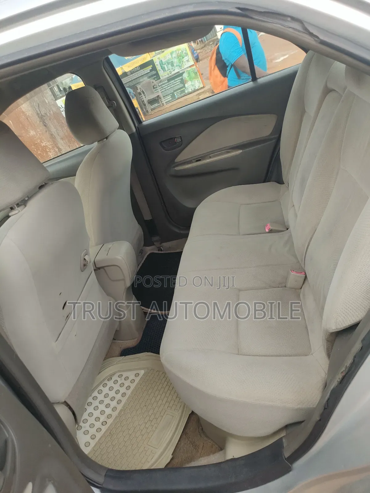 Toyota Belta 2010 Silver